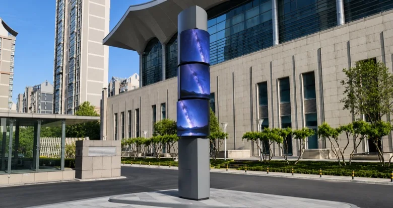 户外地标建筑上的多层旋转 LED 屏